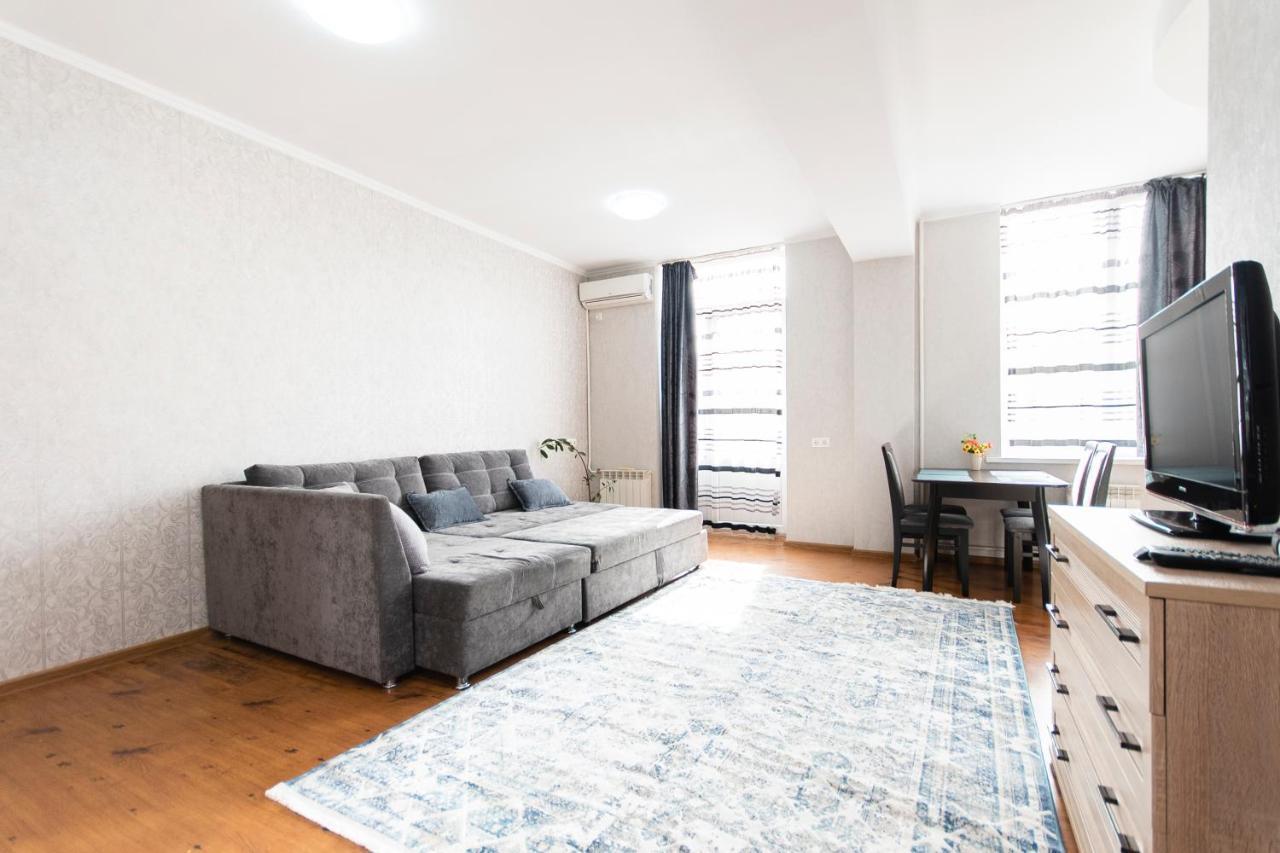 Comfortable Apartment In The Golden Square. Almaty Exteriér fotografie