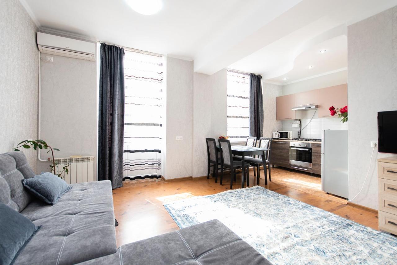 Comfortable Apartment In The Golden Square. Almaty Exteriér fotografie
