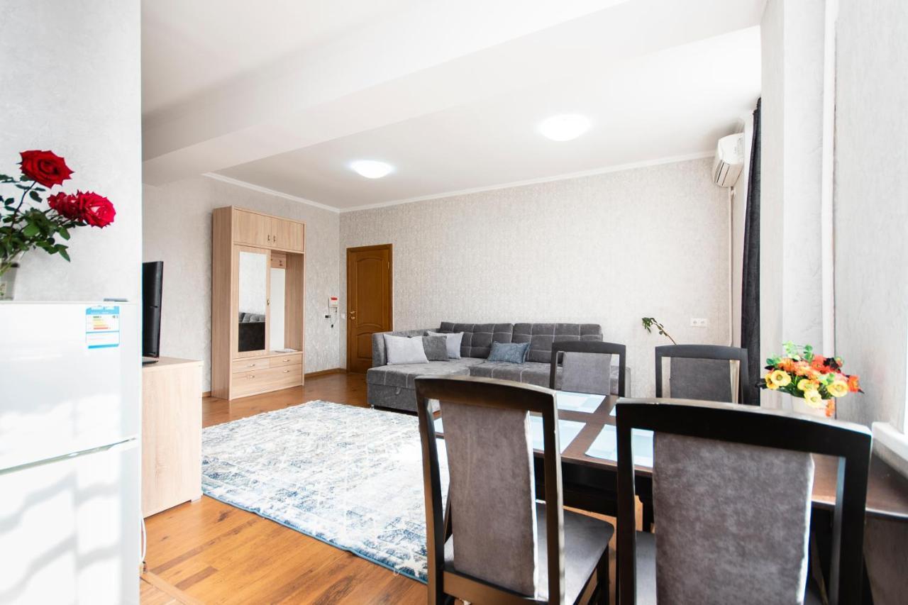 Comfortable Apartment In The Golden Square. Almaty Exteriér fotografie
